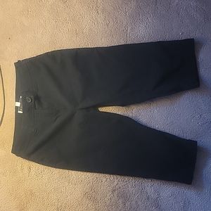 Black Capri pants